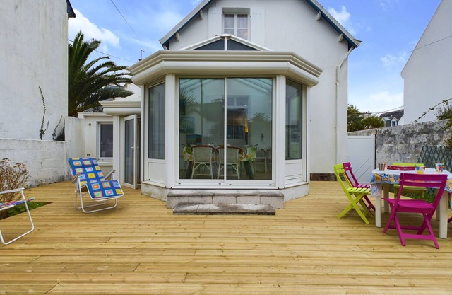 110 m from the beach, house for 6 people