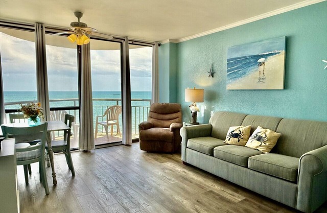 1103 Newly Renovated Condo in Myrtle Beach! HVAC UV SANITIZER Oceanfront, Close to everything! 1103