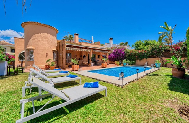 1109 Charming Family Villa with Panoramic Sea Views