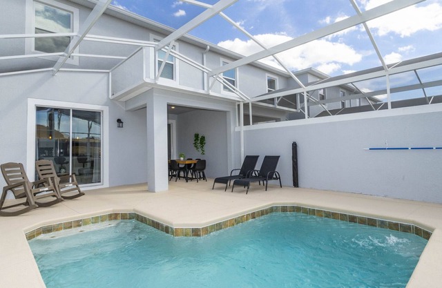 1112 CD - Glam 4BR Townhome, Pool