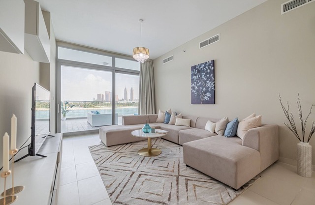 117/2BDR + maid room/Sea view/Beach access