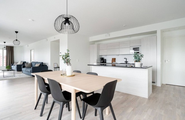118m2 2BR Modern Apt with Sauna & Two Balconies