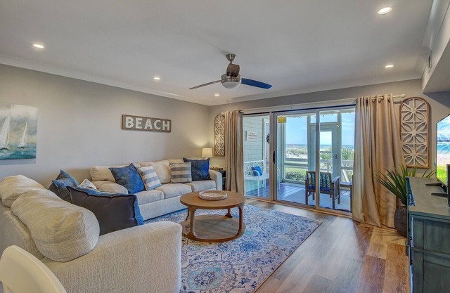 11B Mariners Walk by AvantStay | Direct Beach Access! | Views | Communal Pool