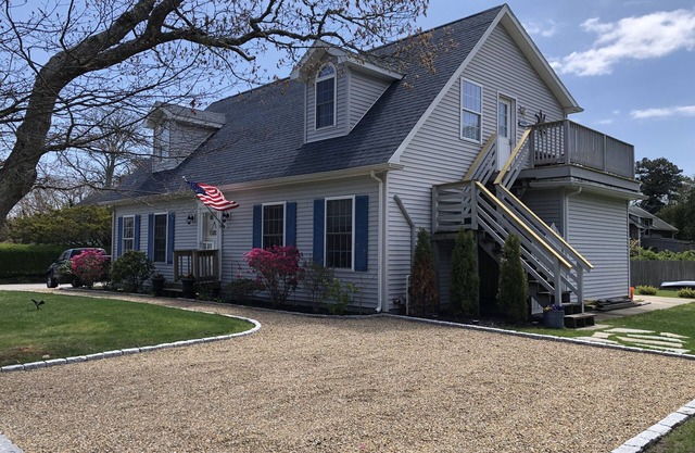 12 mins from Beach - Immaculate Intimate Retreat!