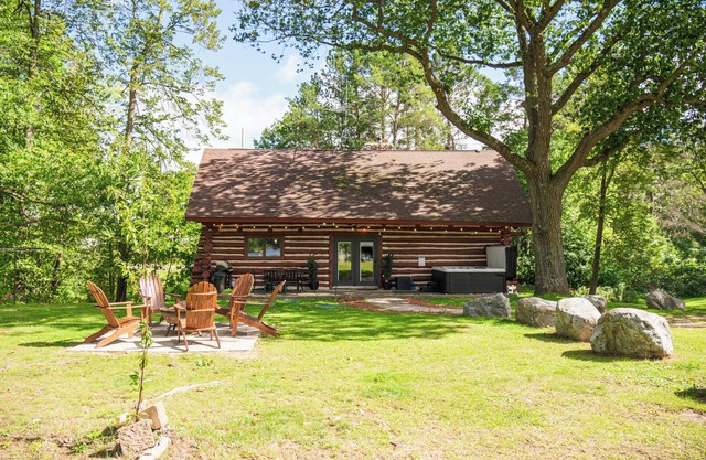 12 Person Log Cabin w/Hot Tub by UTV/Snowmobile Trails