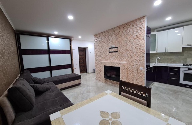 127-Avenue Apartment