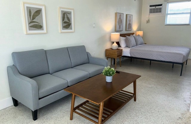 13 · Bay Apartment 13