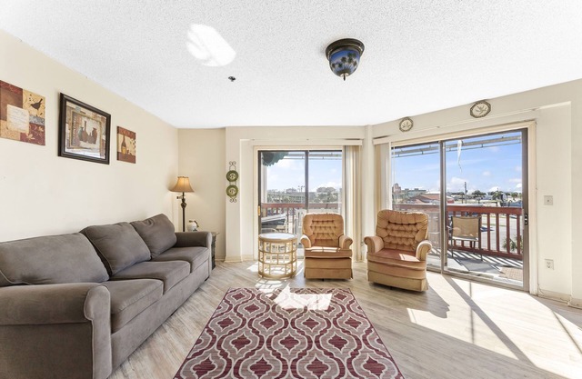 1302B St Thomas Square | 1 Bed, 1 Bath