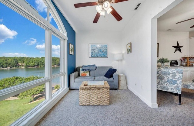 #132 Pointe - 3 Bedroom Lakefront Condo at Mariners SML