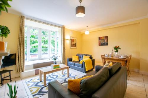 133 - Large Duplex House by Shortstays