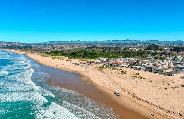 1362 Strand Way: 3 BR, 4 BA in Oceano, Sleeps 8