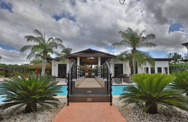 15. Comfortable 2 bedroom apartment, second level