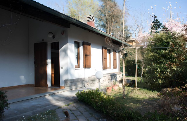 15 km from Maranello Villa Ferrari, sleeps 11, fireplace, billiards and foosball table