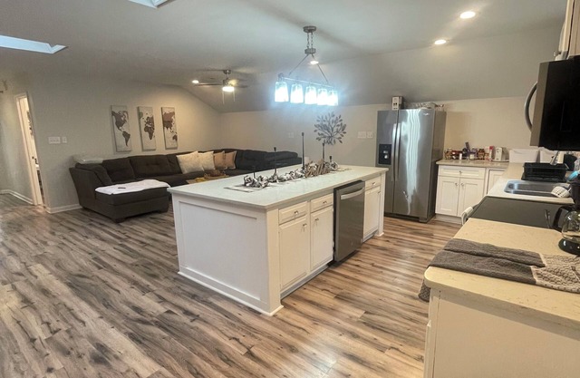 15 mins to Fort Bragg, 9 mins to Cape Fear Valley north. Perfect apartment
