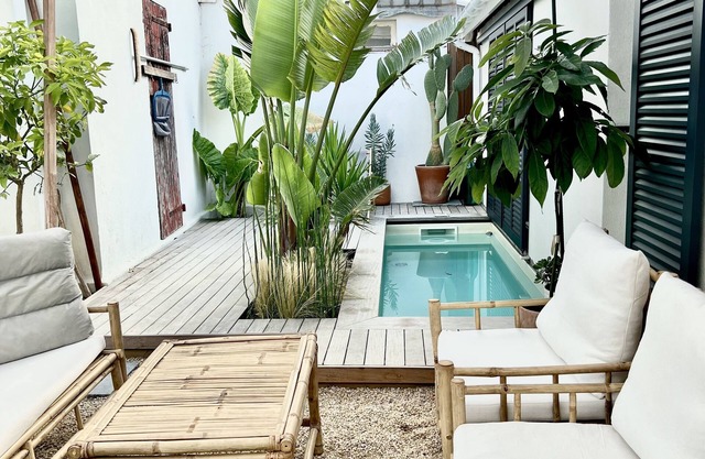 15-minute walk to the beach and golf course