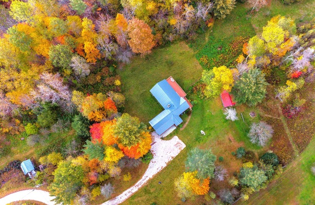 15 Minutes to Killington & Golf - 2 Living Rooms - Next to Riverside Farm