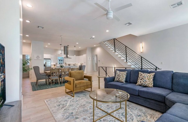 15% OFF Monthly | 10% OFF Weekly-Modern Townhouse with Balconies