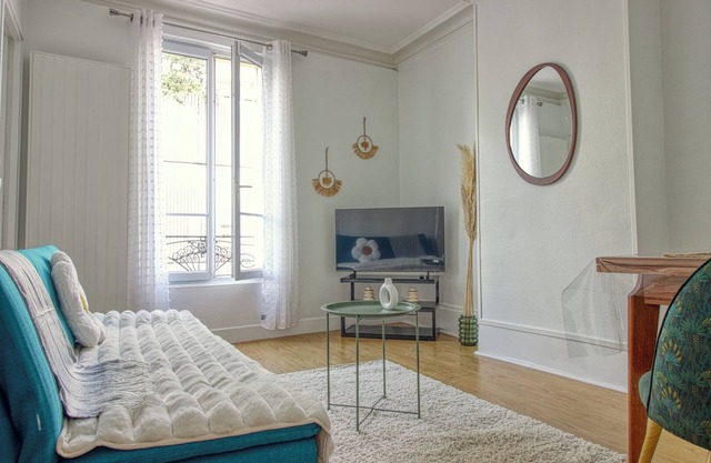 15' Paris - T2 in downtown Enghien-Les-Bains. Comfort & ideal location.