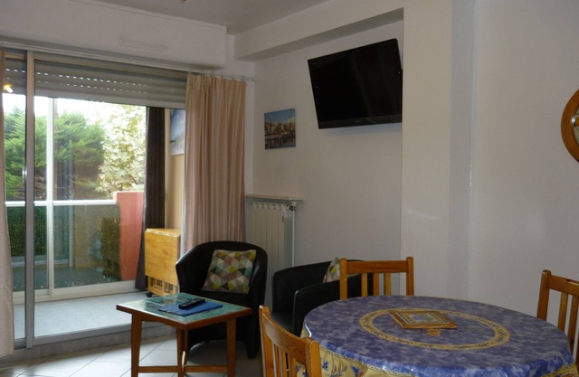 150 M from the beach studio in SIX FOURS LES PLAGES