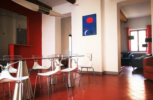150 sqm family apartment in the historical heart of the city