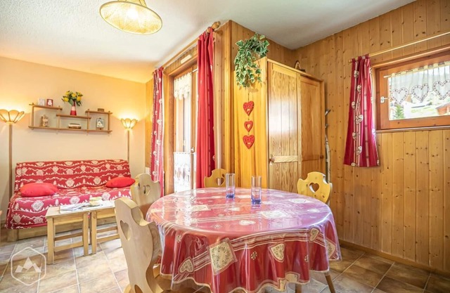 150m from ski slopes, Ground floor, balcony, tv, ski locker, 21m², Aussois