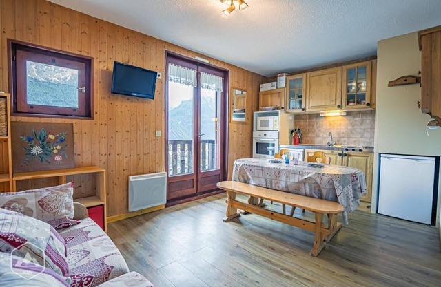 150m from ski slopes, Ground floor, balcony, tv, ski locker, 24m², Aussois