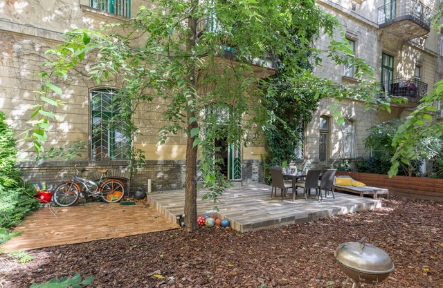 150m2 Charming Home with 75m2 Terrace next to Parlement