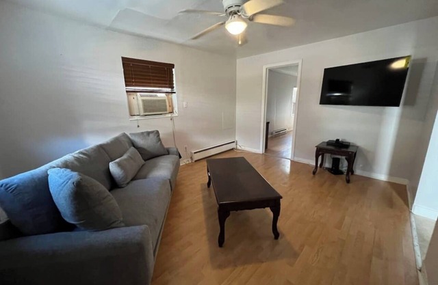 158 1/2 C1 -Coastal Old South East 1 Bedroom