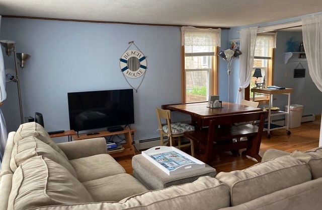 15B Great Location! Walk to Beach/Pier in 5 min-Cottage Sleeps 6;12 w/front unit