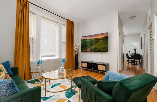 15mins DT | Wicker Park Gem | Sleeps 7 | FreePark