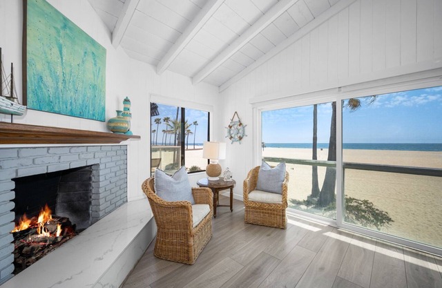 15th St - OCEANFRONT DUPLEX WITH PARKING & PATIO