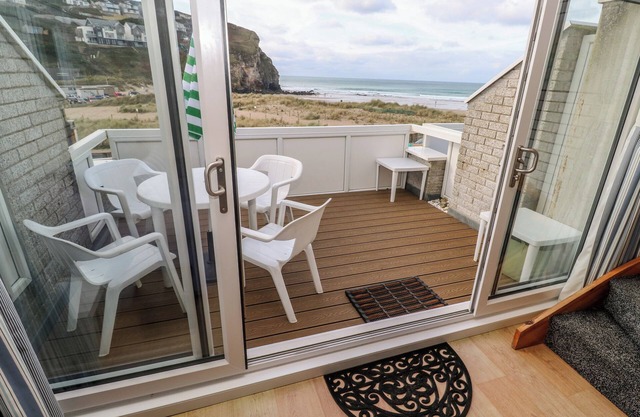16 SEASPRAY, pet friendly, country holiday cottage in Porthtowan