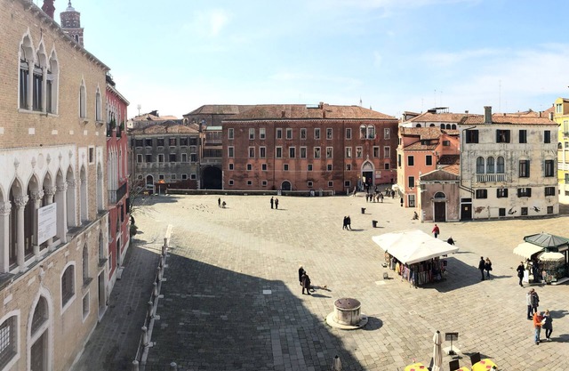 160 square meters in the historic center, a stone's throw from Piazza San Marco