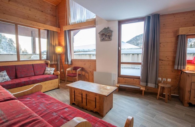 160m from ski slopes, 1st floor, balcony, ski locker, 90m², La Norma