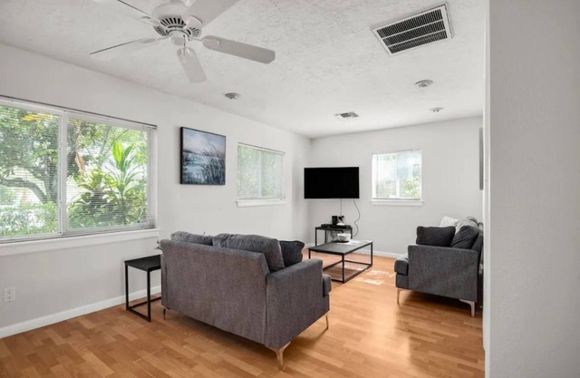 166 Coastal Old SE 2 Bedrooms 2.5 Bathrooms