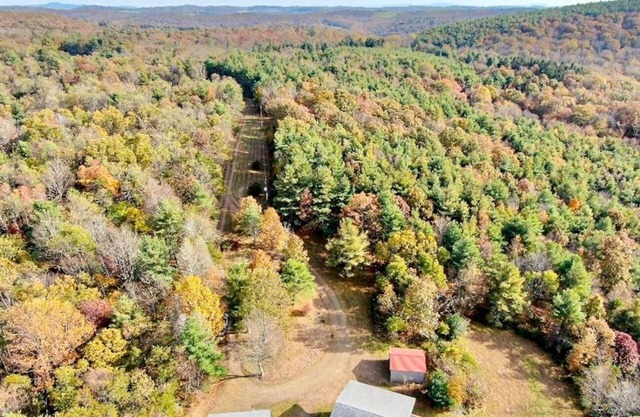 168 private acres | ATV/dirtbike trails| walk to winery| hunt | 5 BEDROOM HOUSE