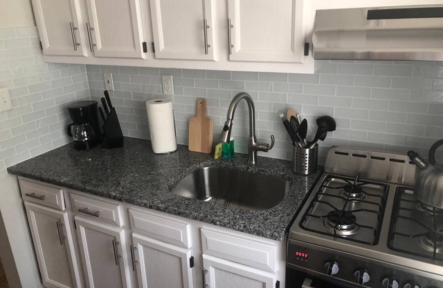 1703 5B · Nice Looking 2bed Apt/20 min to NYC-Parking Avail.