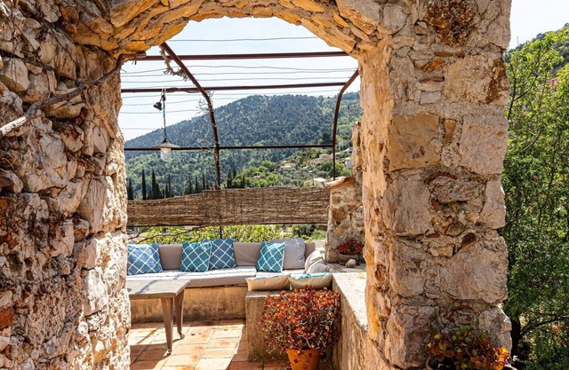 17th century sheepfold with swimming pool, near Nice.
