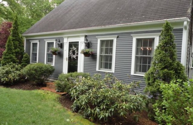 18 Great Hill Rd - Pet-friendly home, close to pond beach and tennis