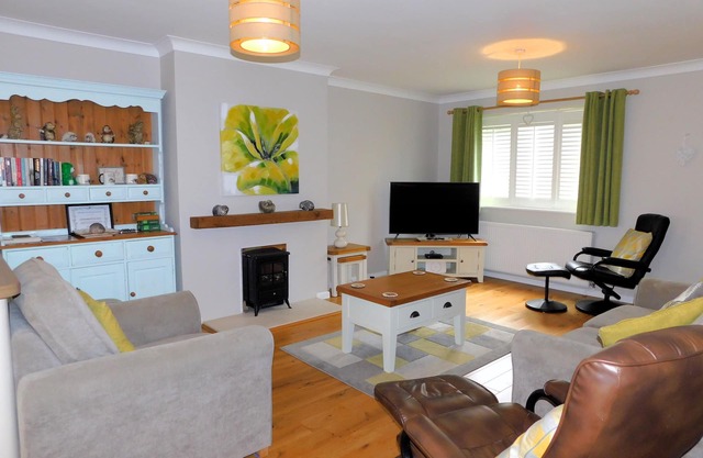 18 Marriotts Way - a house that sleeps 5 guests in 3 bedrooms