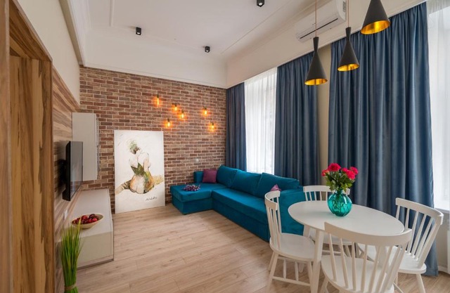 18 Sofievskaya Apartments