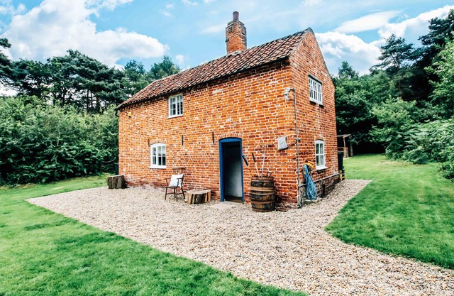 1800s OFF THE GRID Experience - The Cottage in the woods