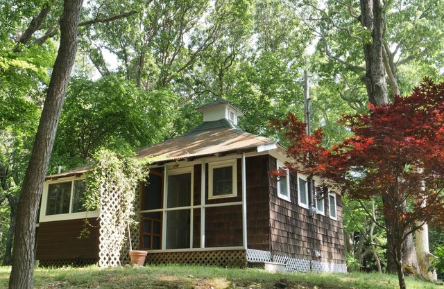 1880's Boathouse on a hill. Short walk to Crescent Beach.