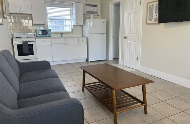19 · Surf n Sand 1 Bedroom Apartment by the Water 19