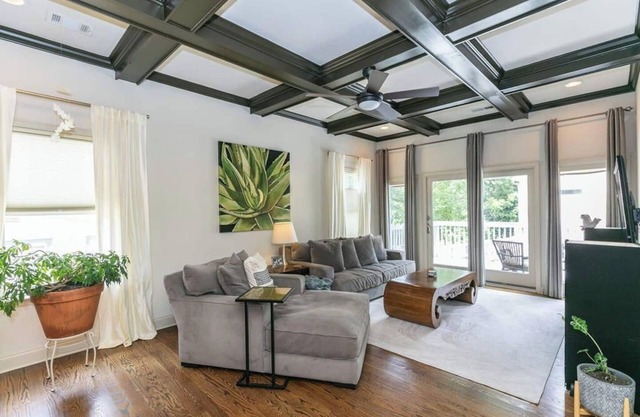 1900s Charmer, Mins to Beltline