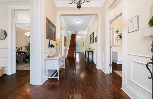 1920's Sunny Gem - Downtown Waco Home
