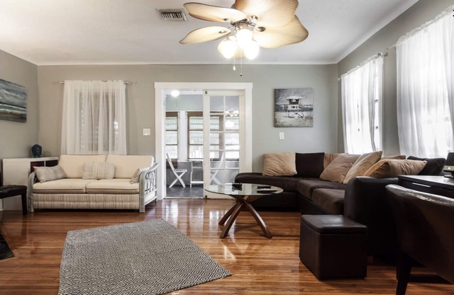 1930s Florida Cottage, 3 Blocks From The Water. Kayaks Included.