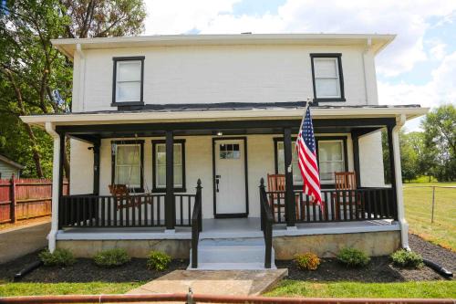 1939 Four Bed Rustic Escape by Casino