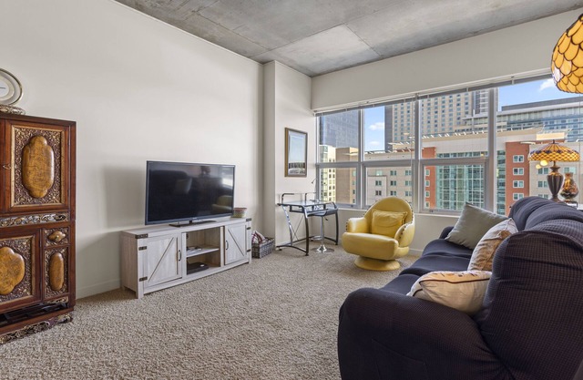 19th Floor Condo, Downtown Denver - Amazing Views