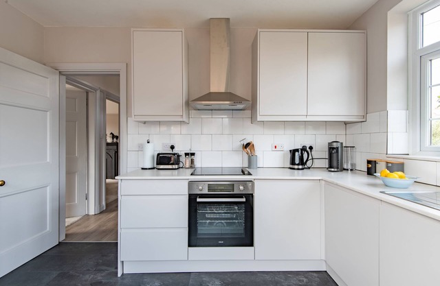 19th Hole is a modern, comfortable holiday home perfectly located for exploring on foot the charming